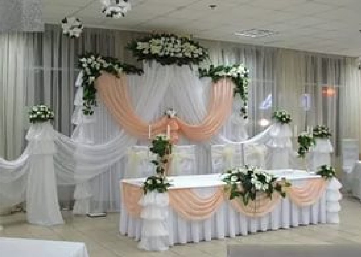 Банкетный зал стол жениха и невесты