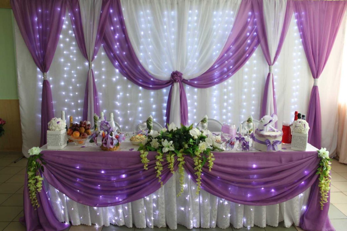 Украшение свадебного зала стойками