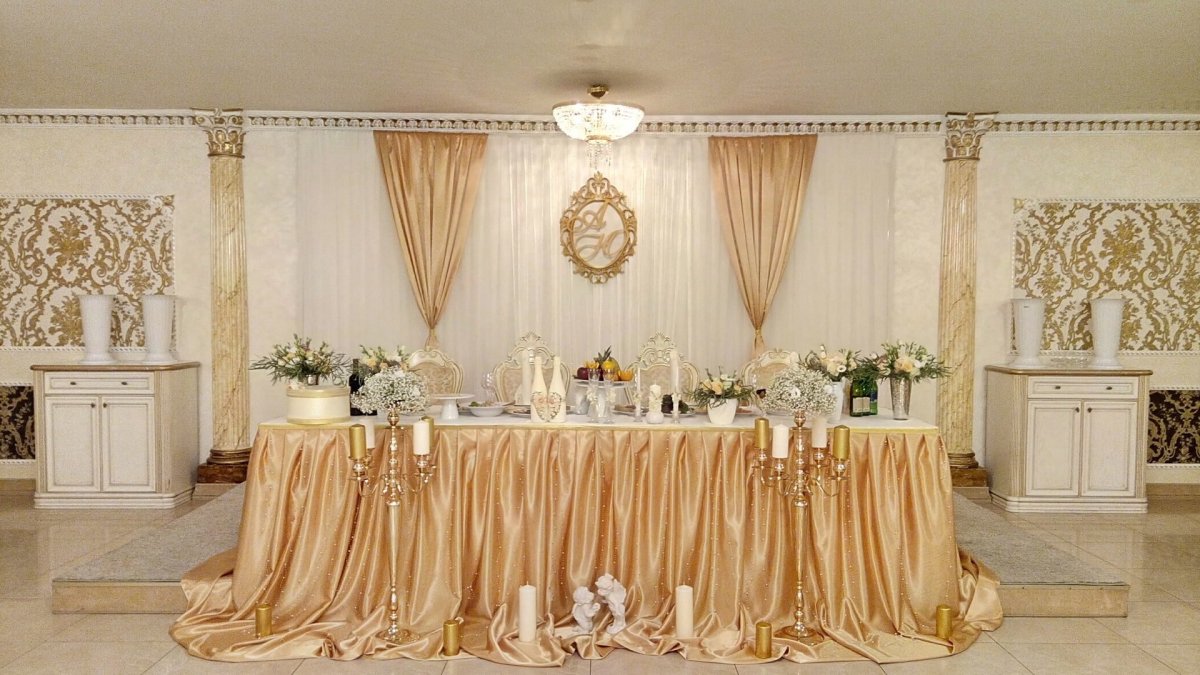 Украшение свадебного зала в золотом цвете