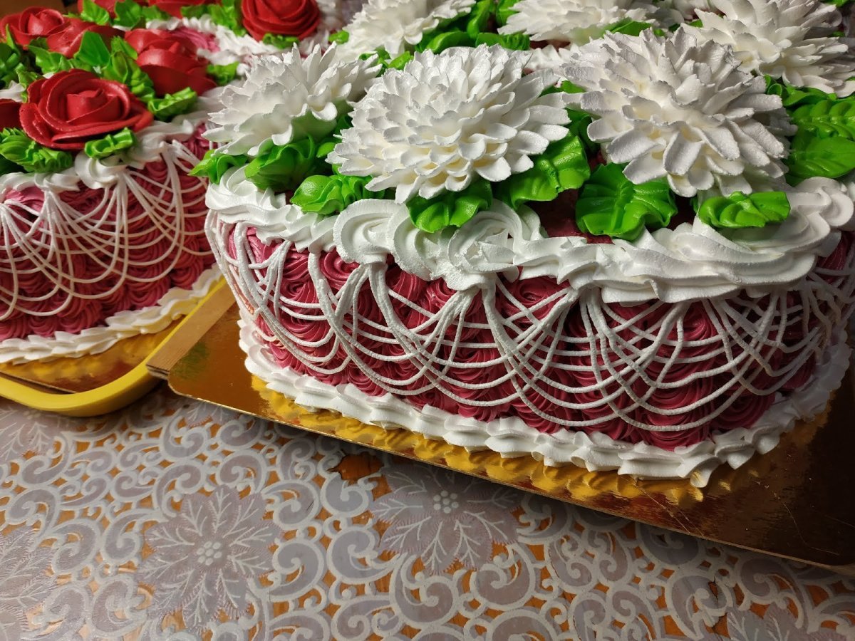 Украшение торта белковым кремом