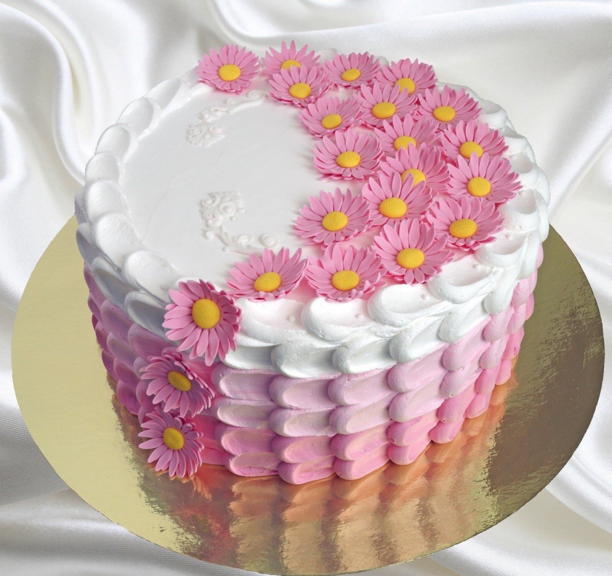 Кремовое украшение торта