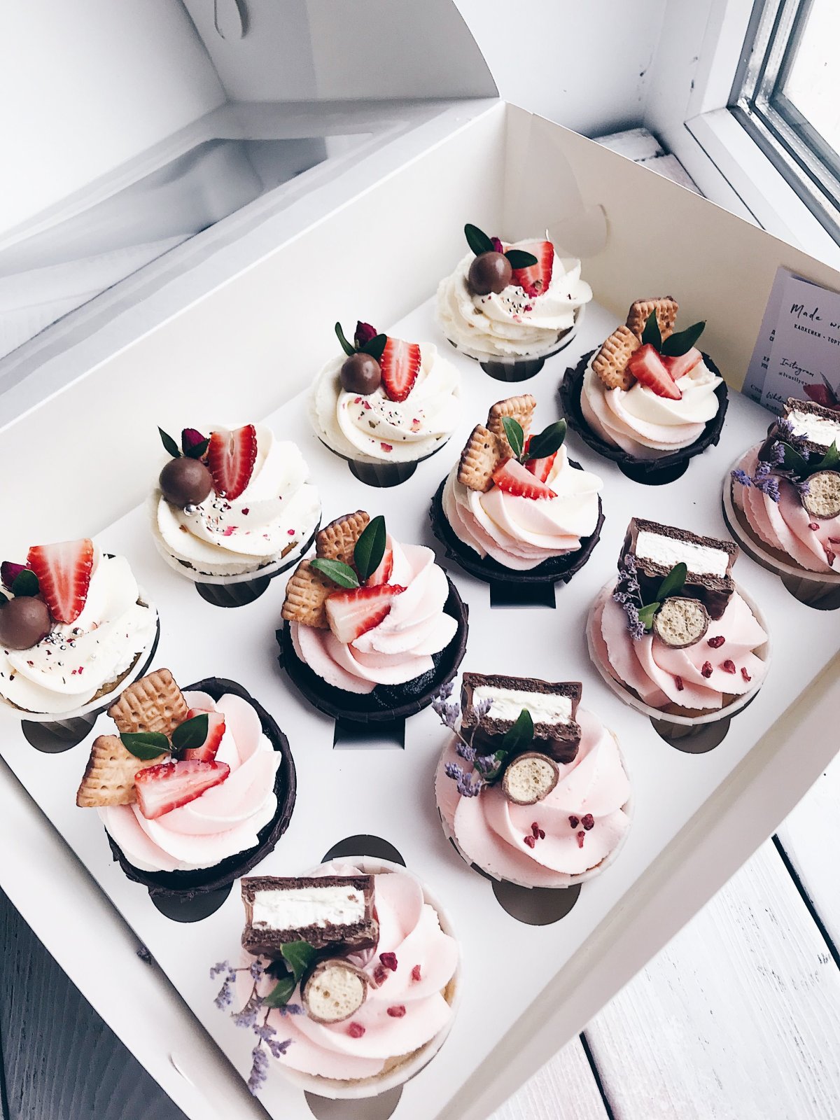 Оригинальное украшение капкейков