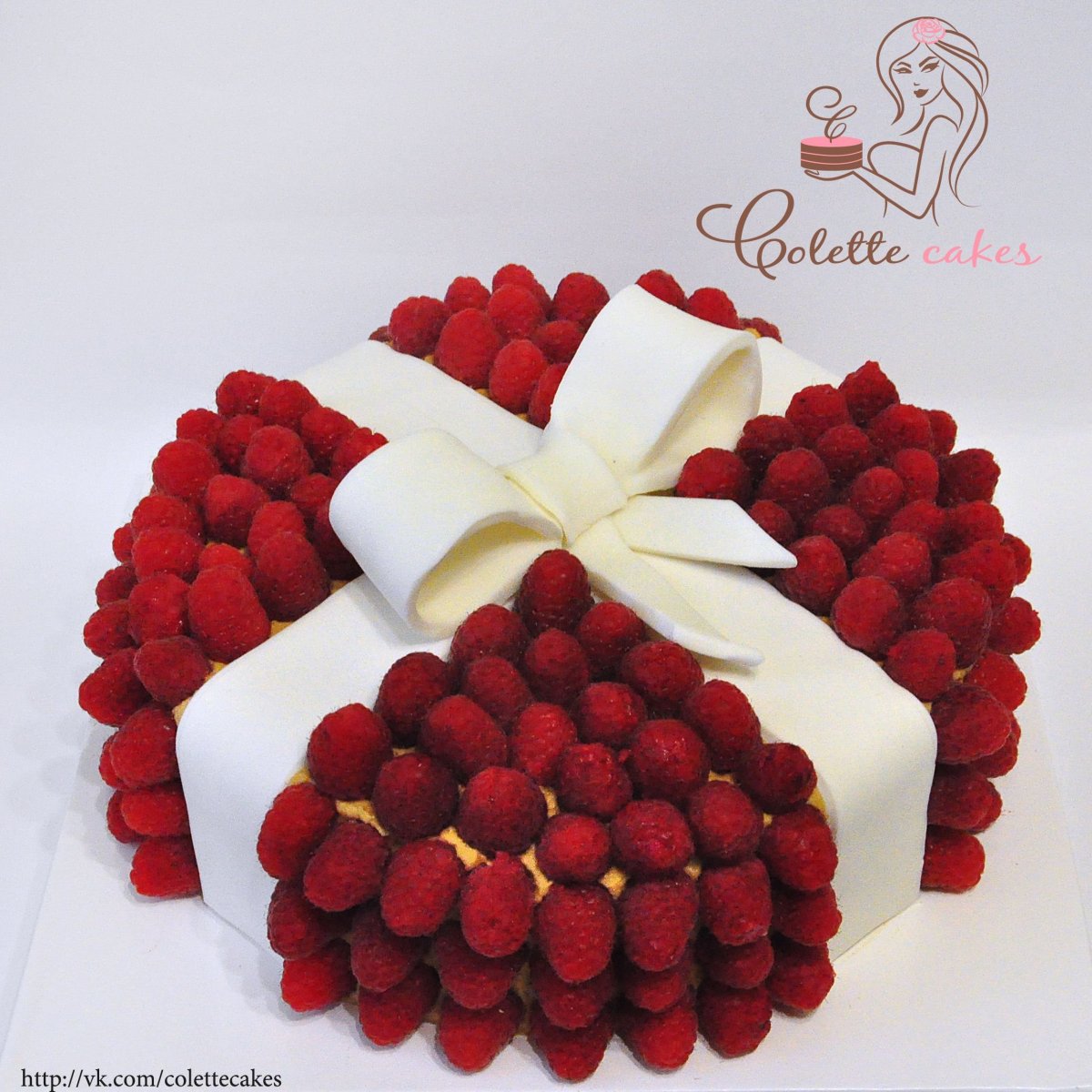 Торт подарок кремовый