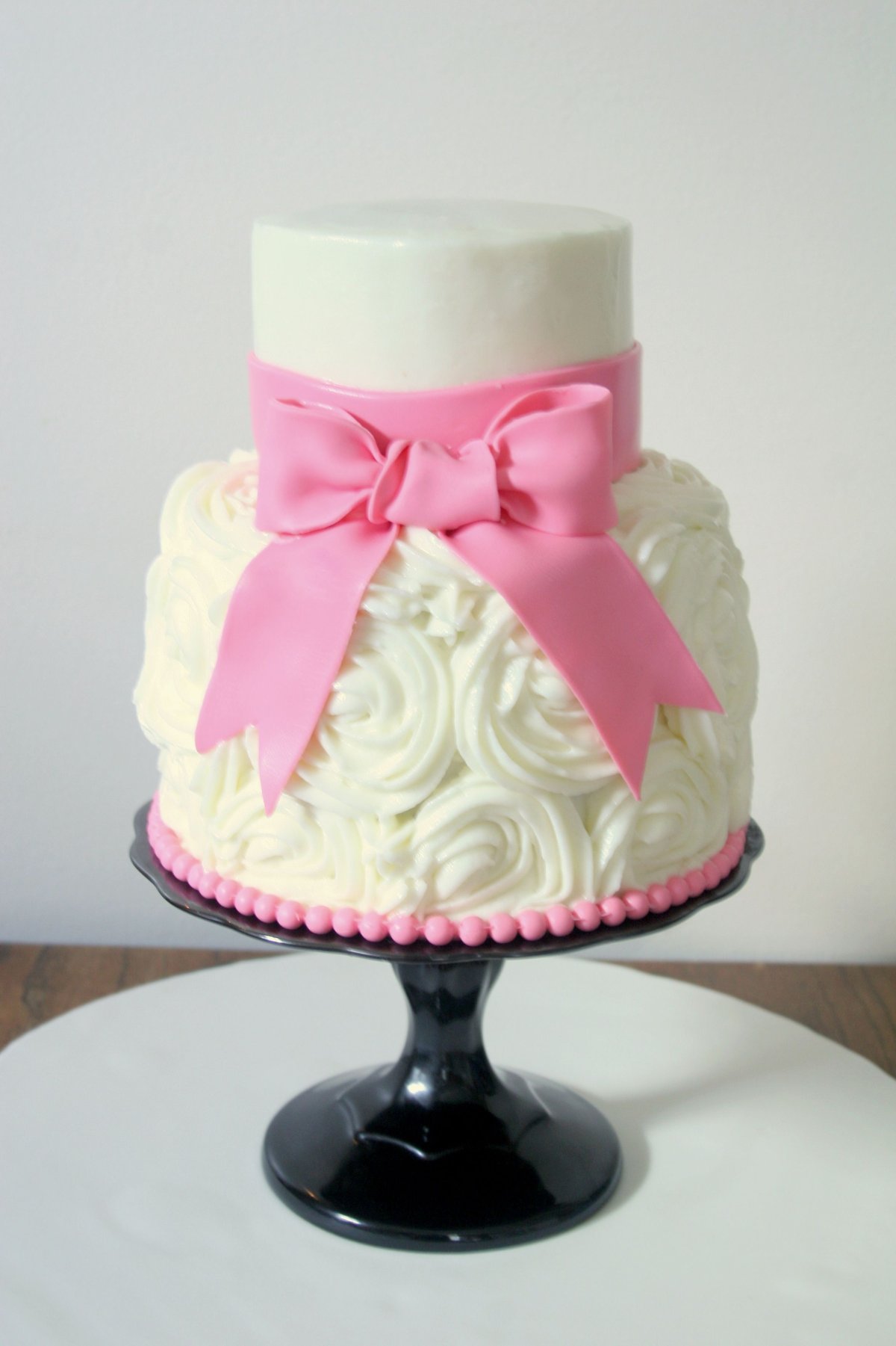 Торт с бантом