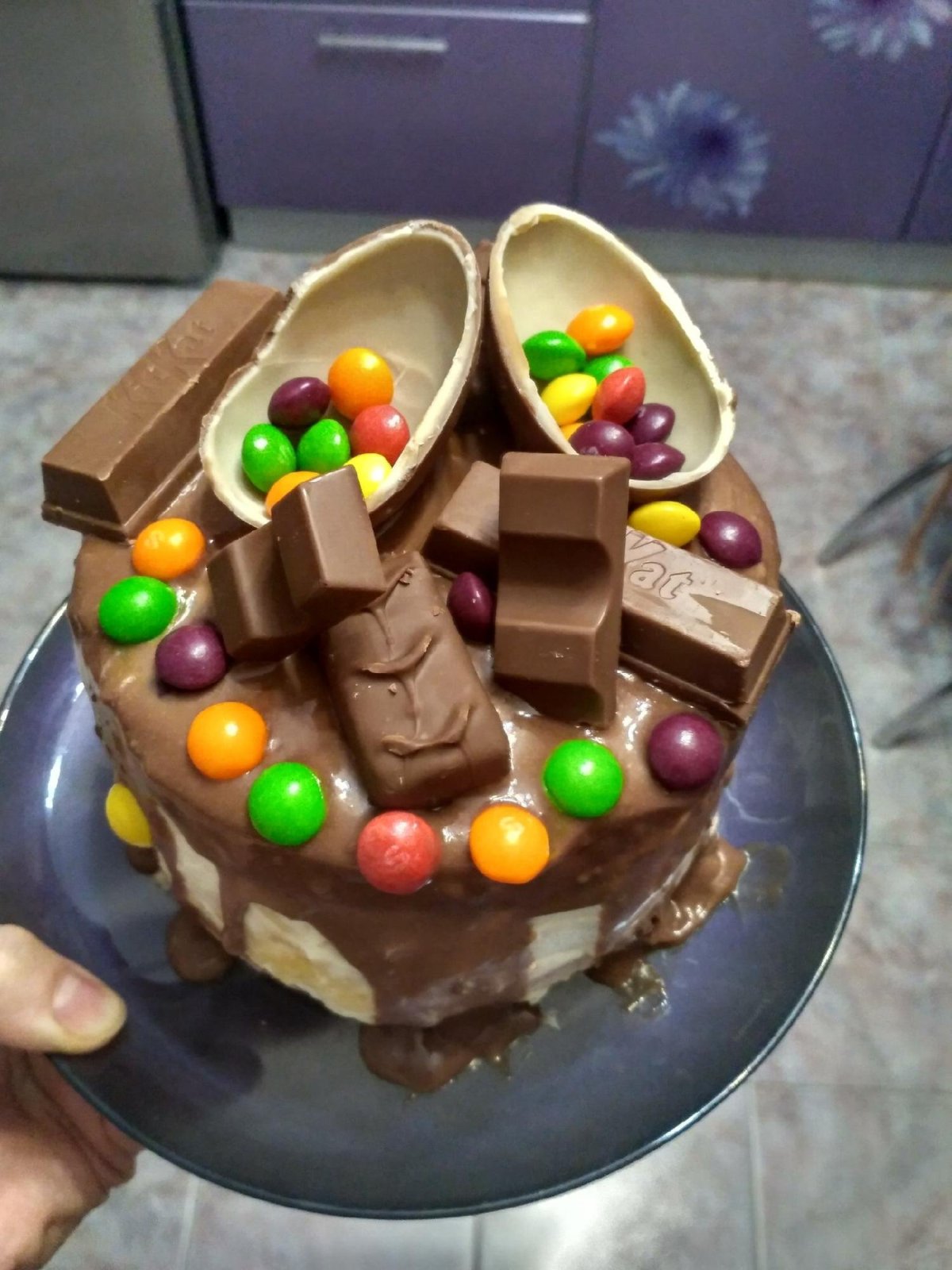 Торт с м энд ЭМС