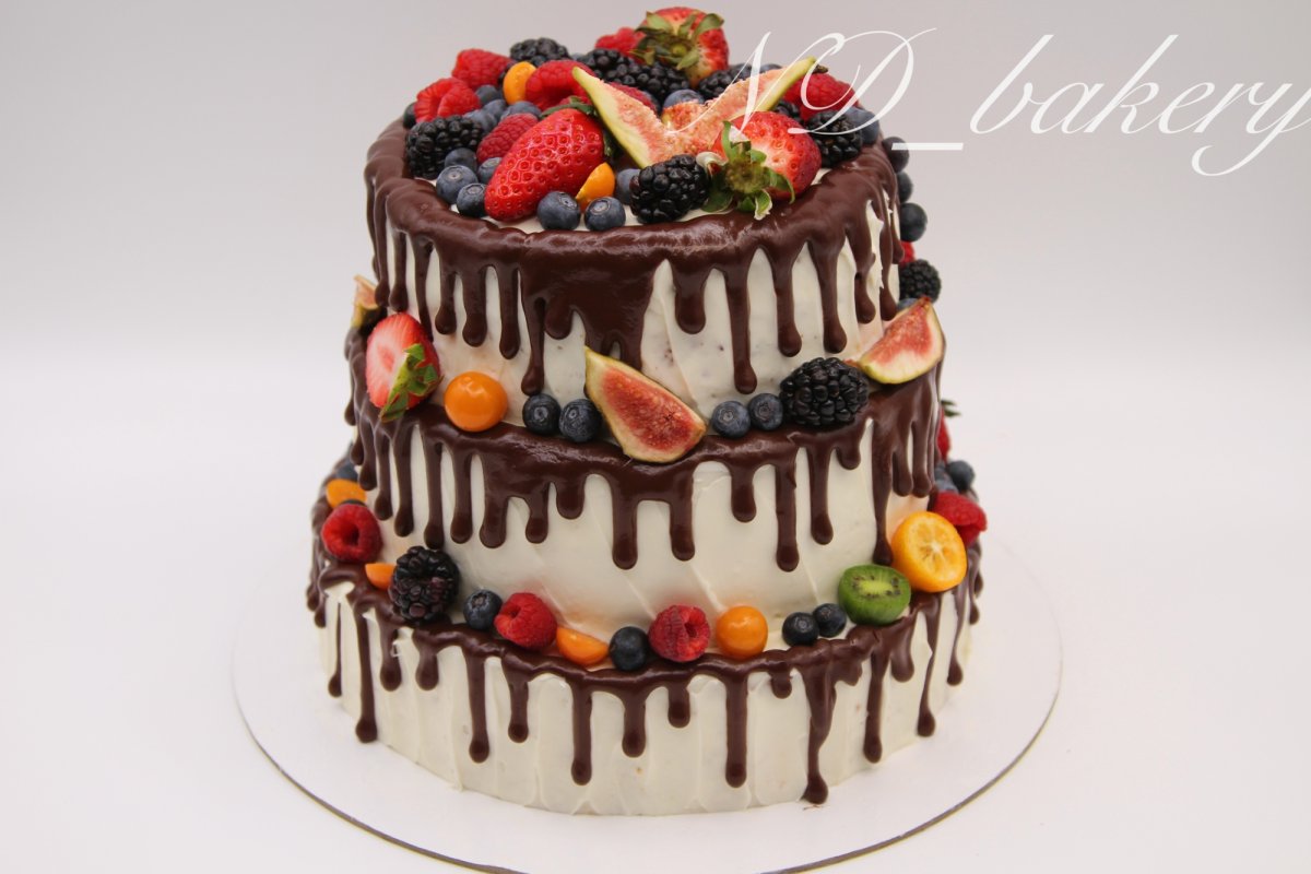 Торт молочная девочка с малиновым конфи