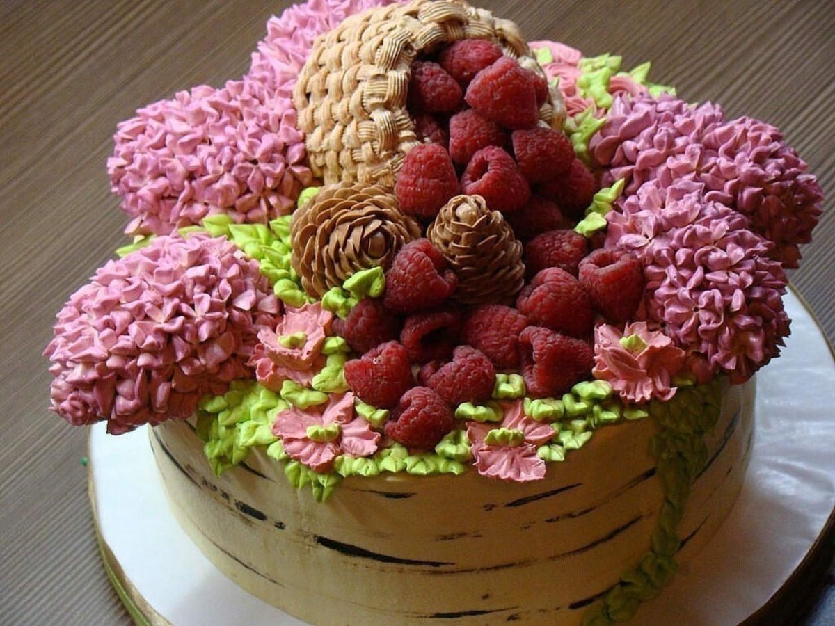 Торт корзина с фруктами