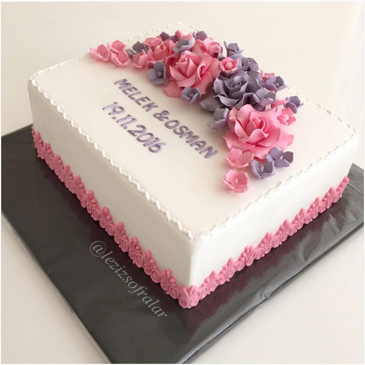 Стильный квадратный торт