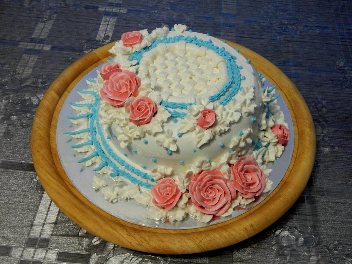 Украшение торта по кругу кремом