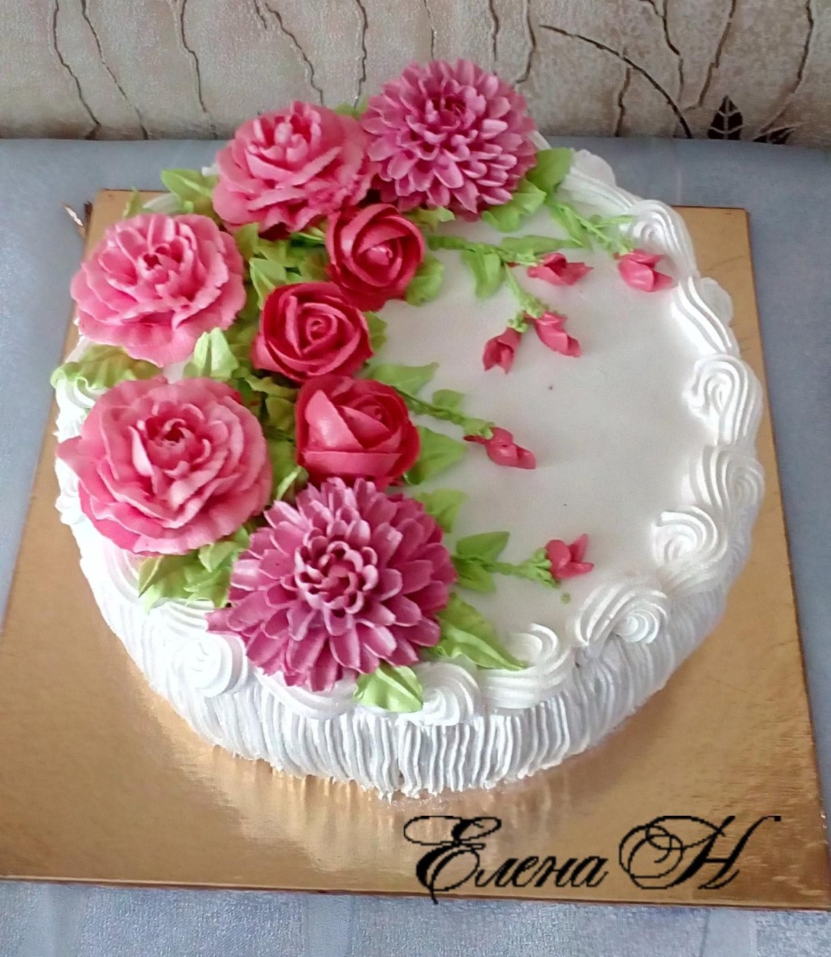Овальный торт с розами