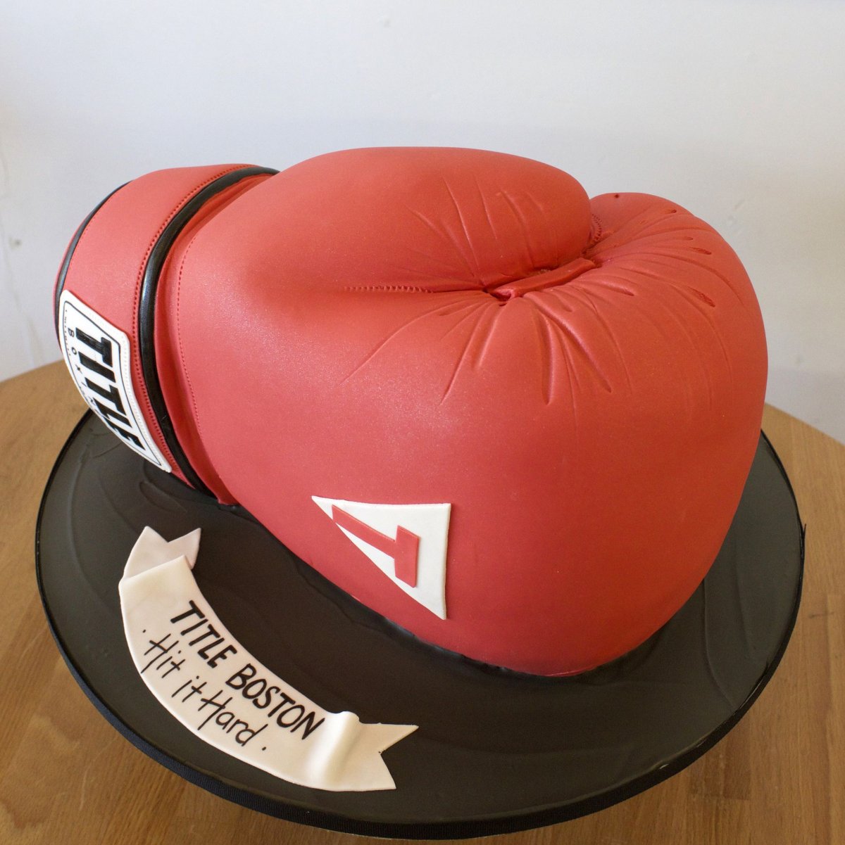Торт с боксерскими перчатками