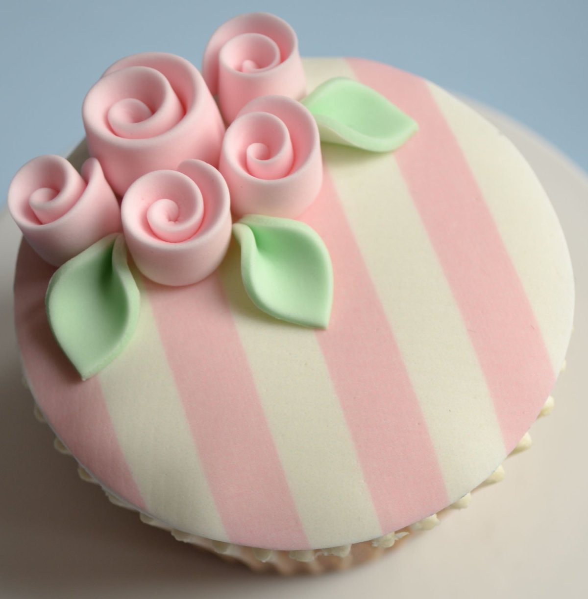 Легкий декор торта