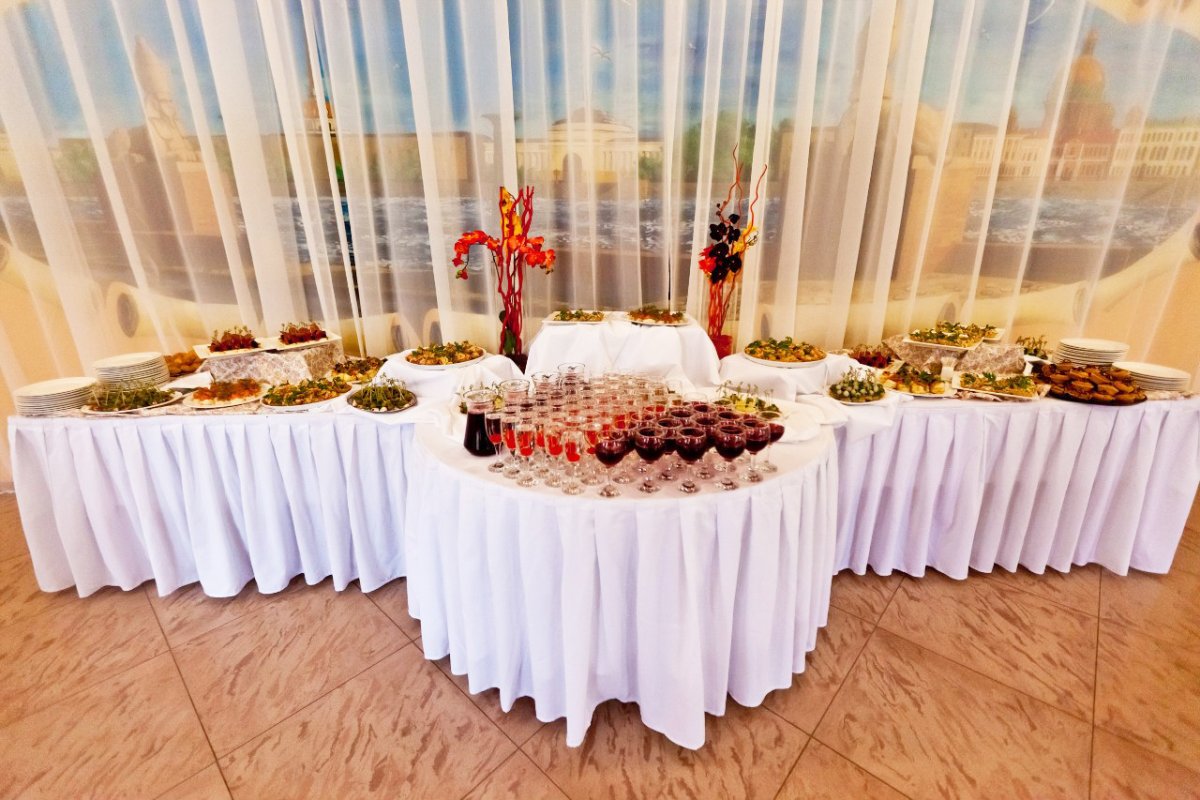 Круглый фуршетный стол