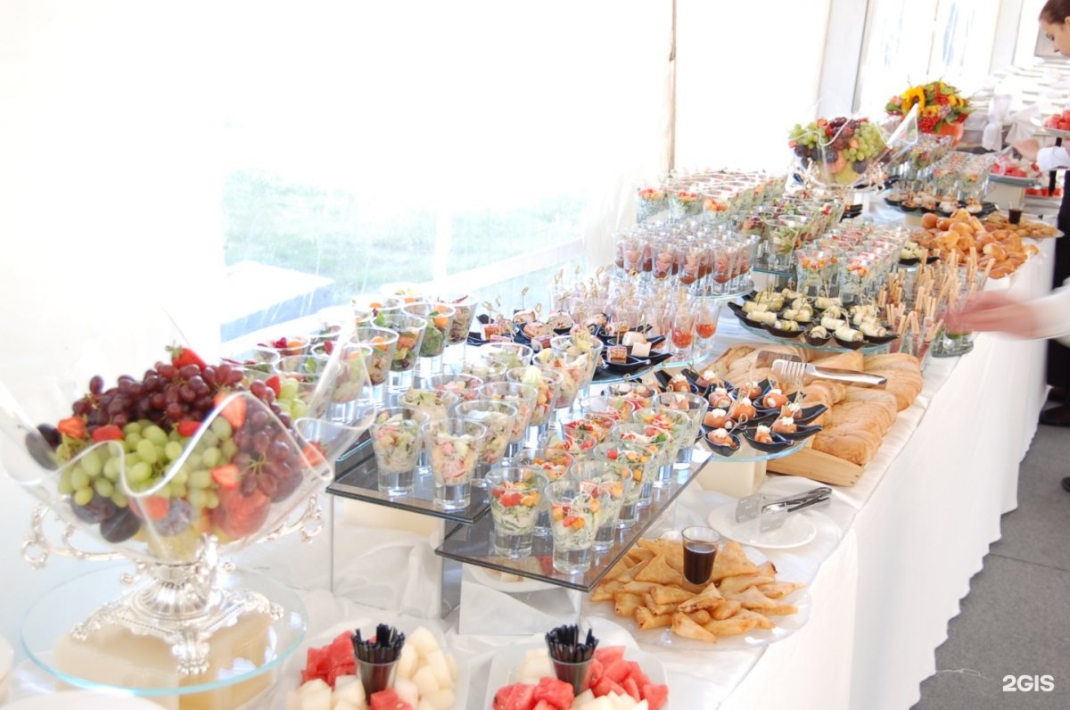 Фуршет в шатре