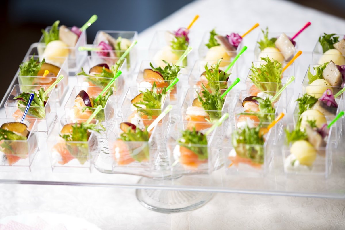 Салаты в стаканчиках для фуршета