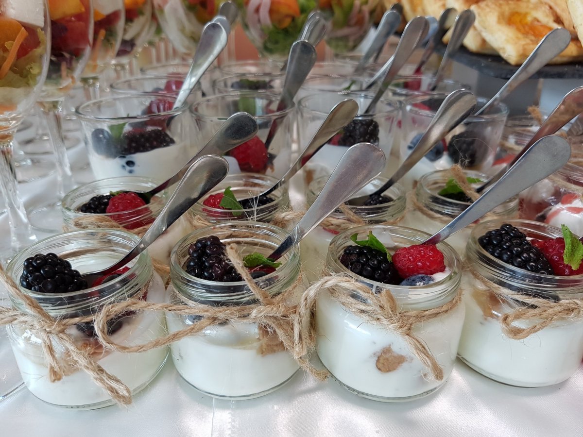 Фрукты в стаканчиках