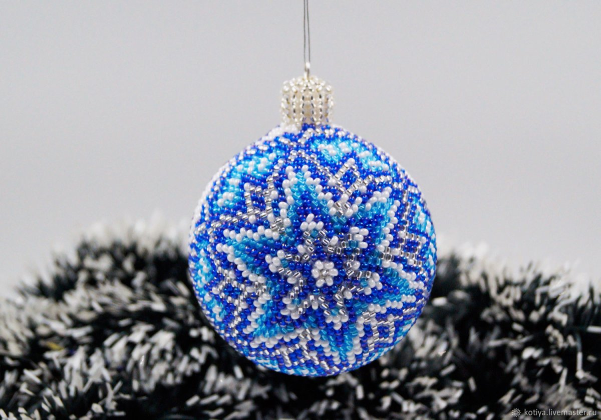 Елочные игрушки из бисера