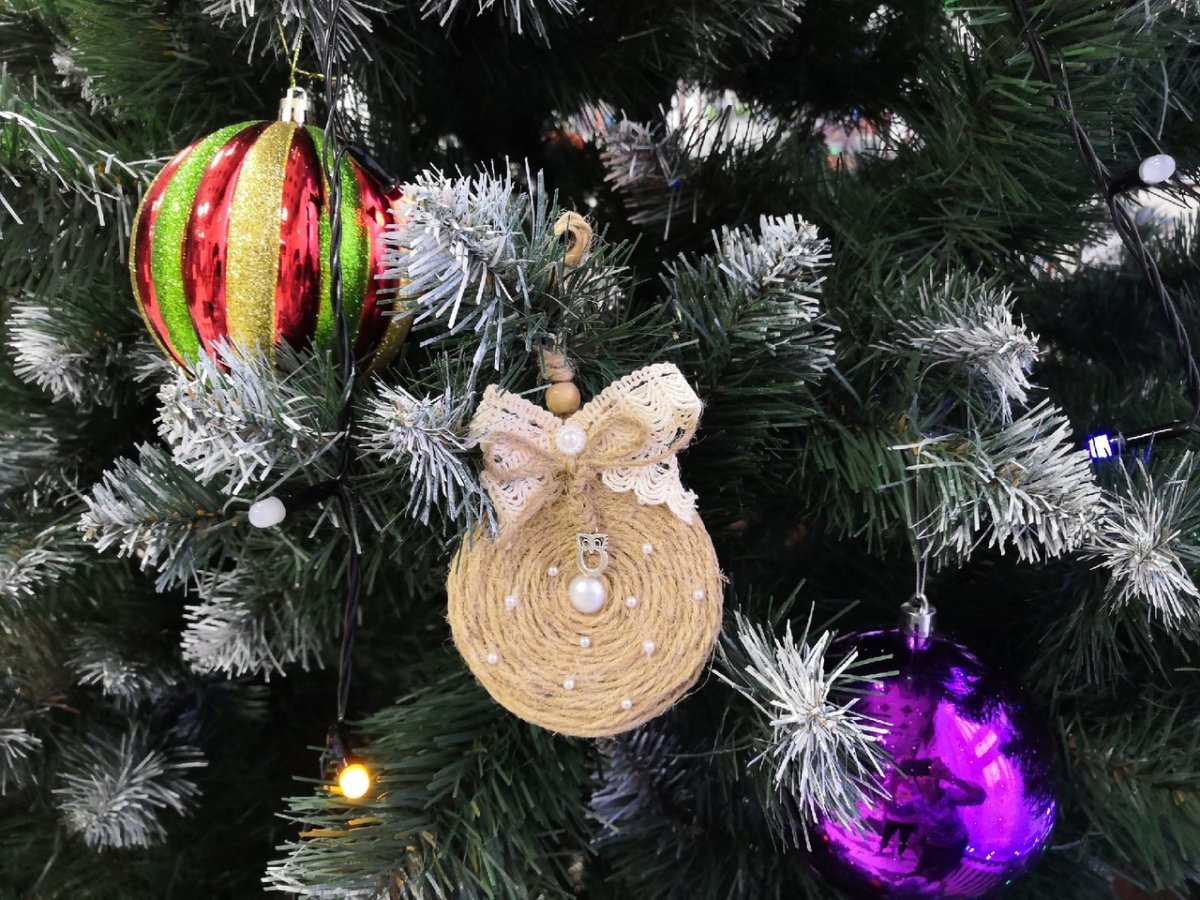 Новогодние игрушки из фоамирана мастер класс