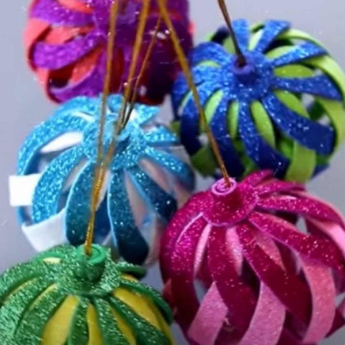 Ёлочные игрушки из фоамирана глиттерного