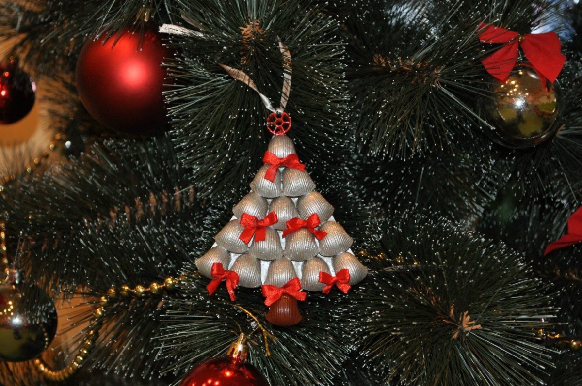 Новогодняя игрушка из макарон на елку