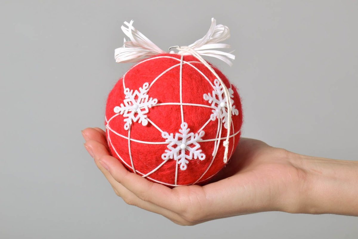 Большие новогодние игрушки