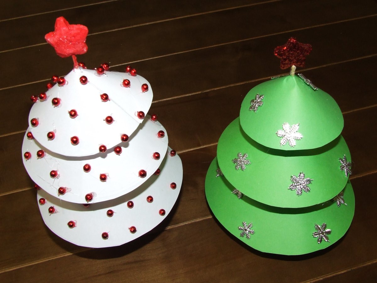 Новогодняя елка из бумаги