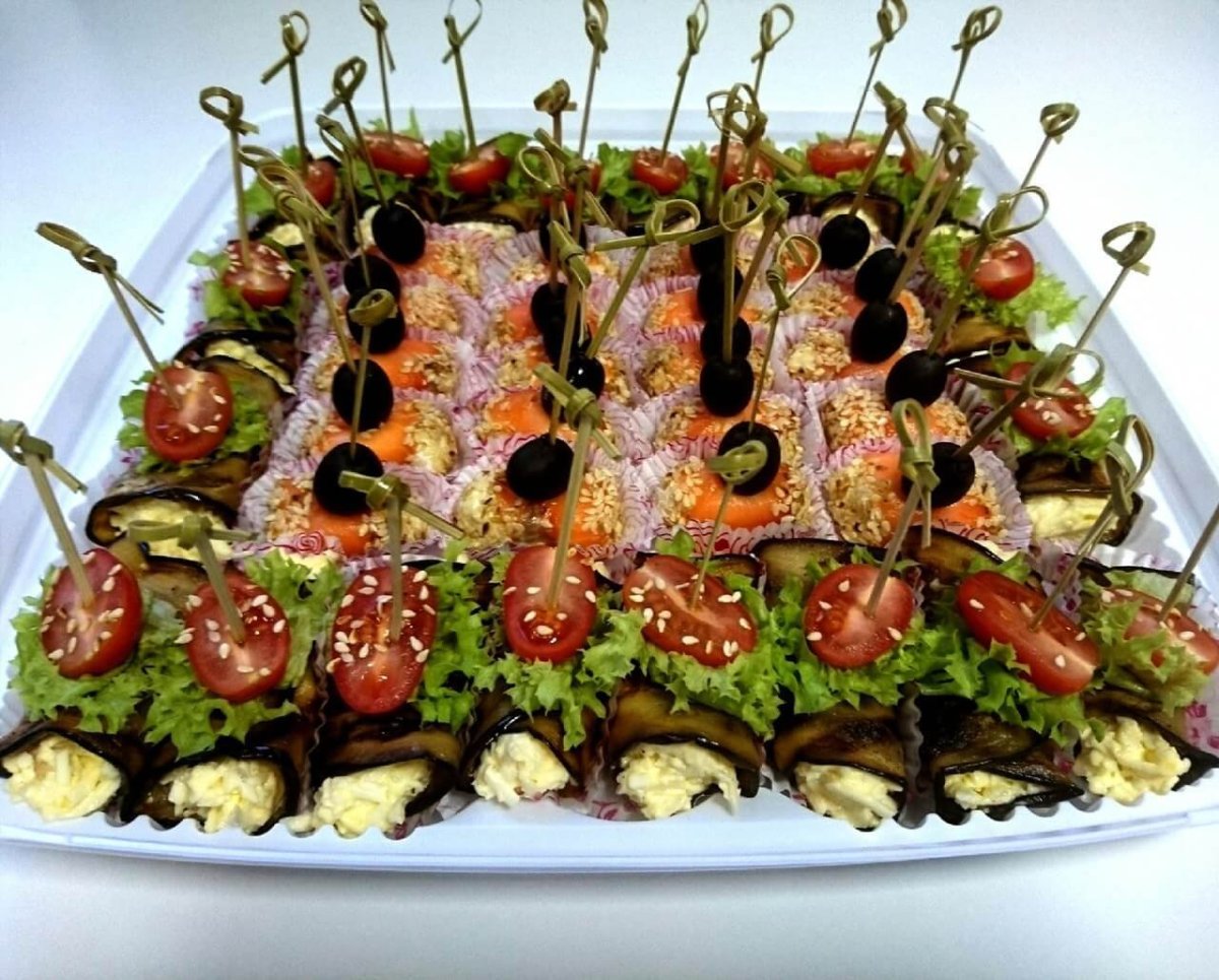 Канапе банан киви виноград