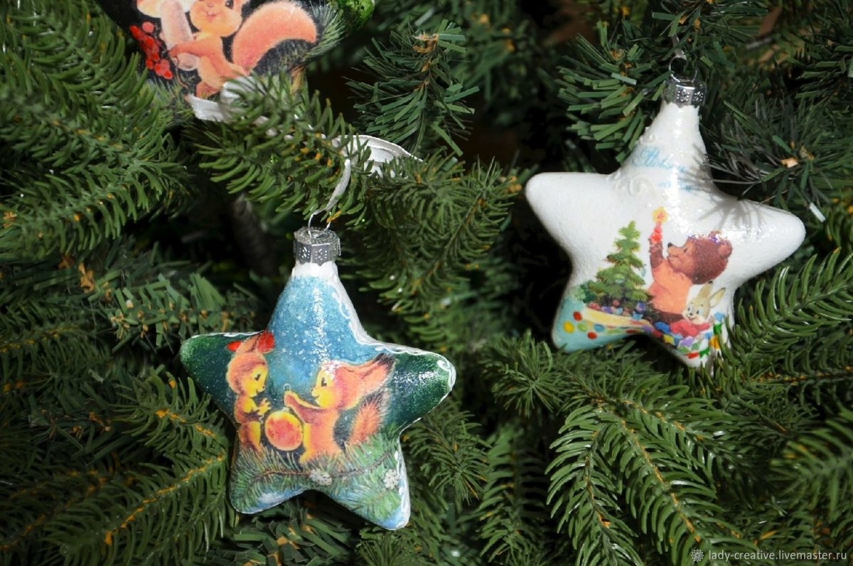 Елка с игрушками