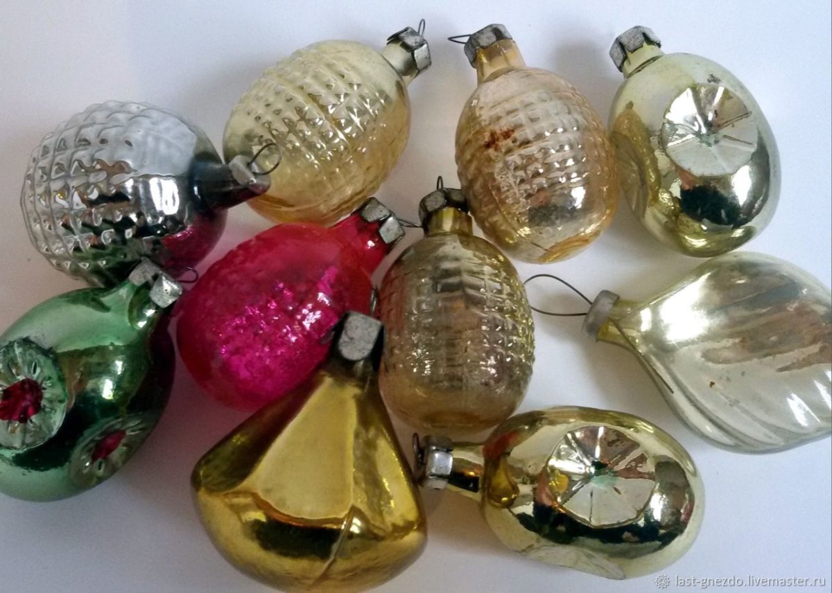 Елка с игрушками