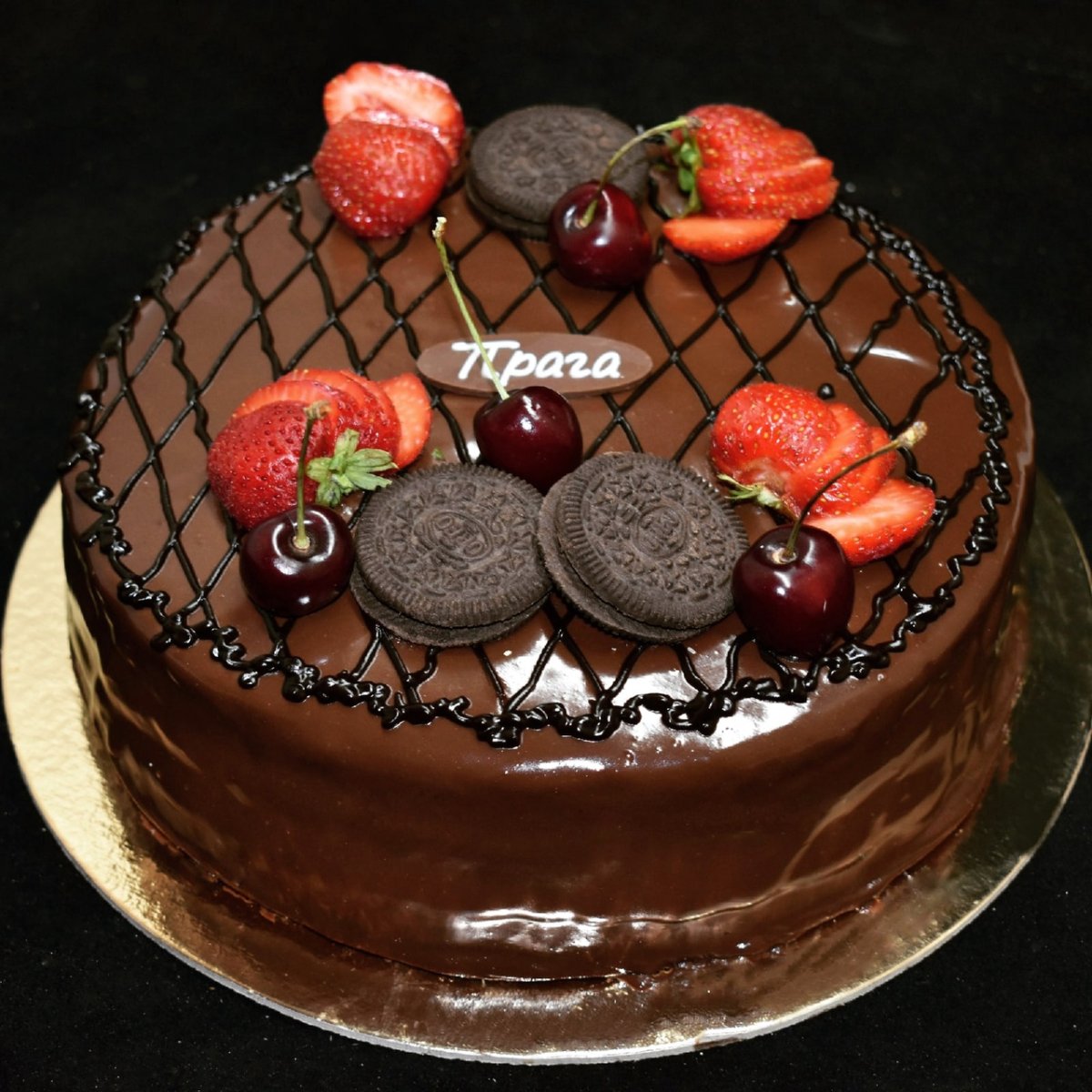 Украшение торта Прага