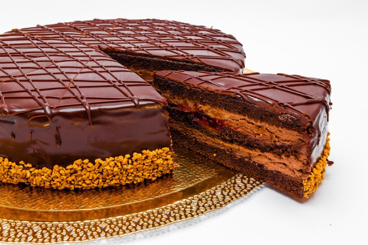 Украшение торта Прага