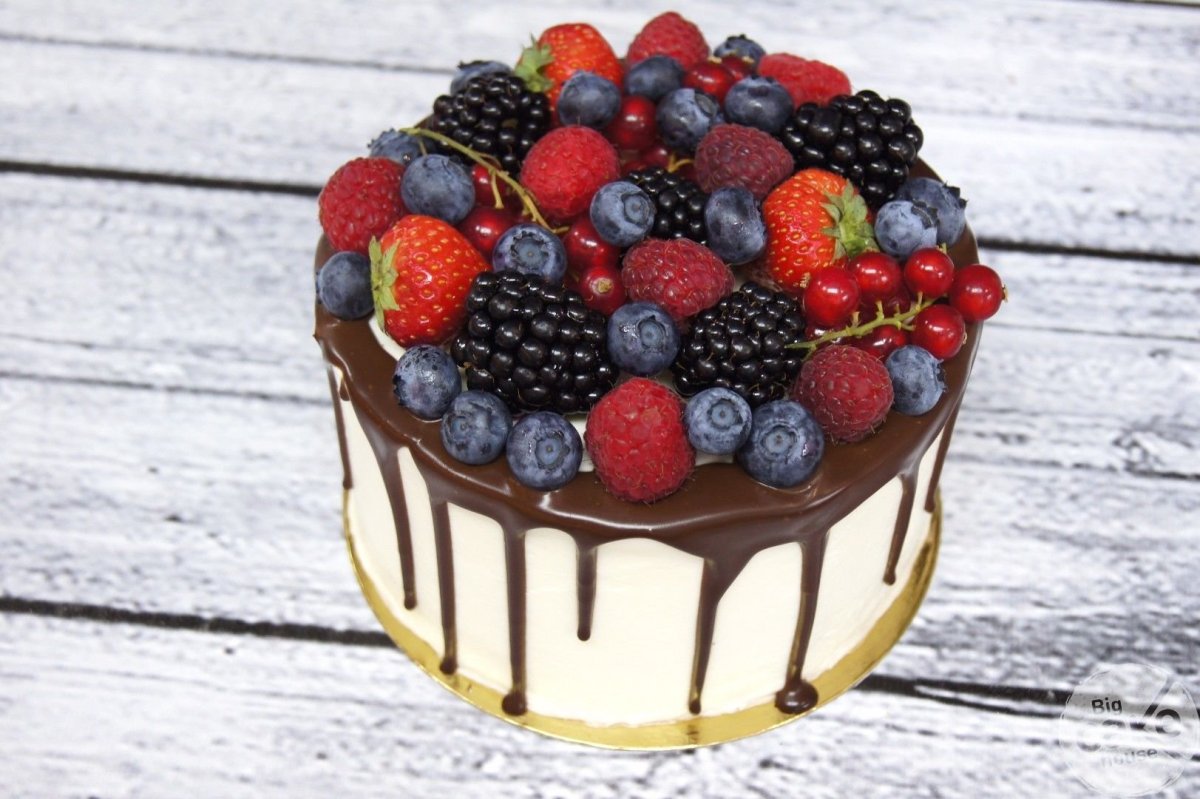 Муссовый торт красный бархат