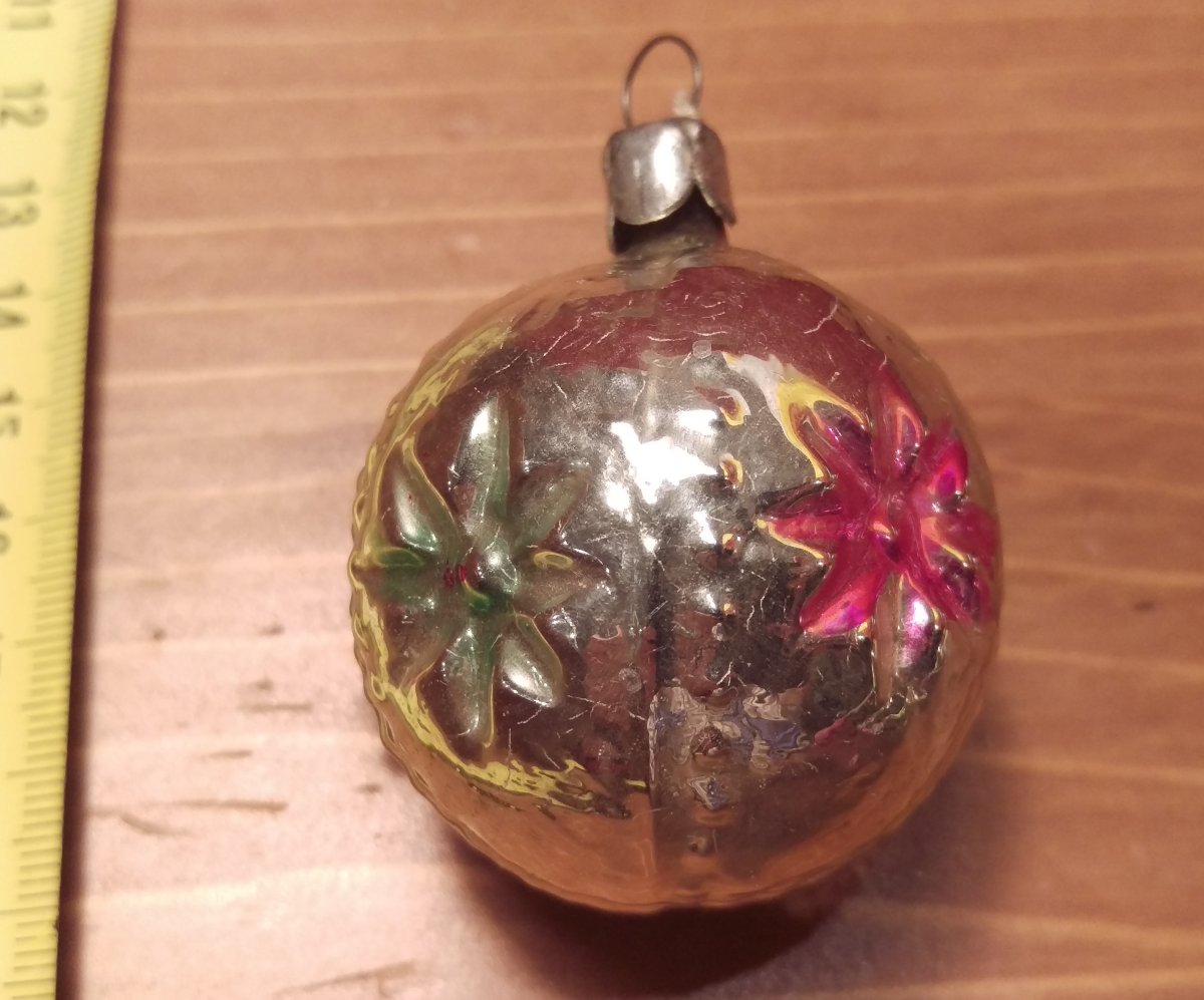 Купить шар в виде кленового шара