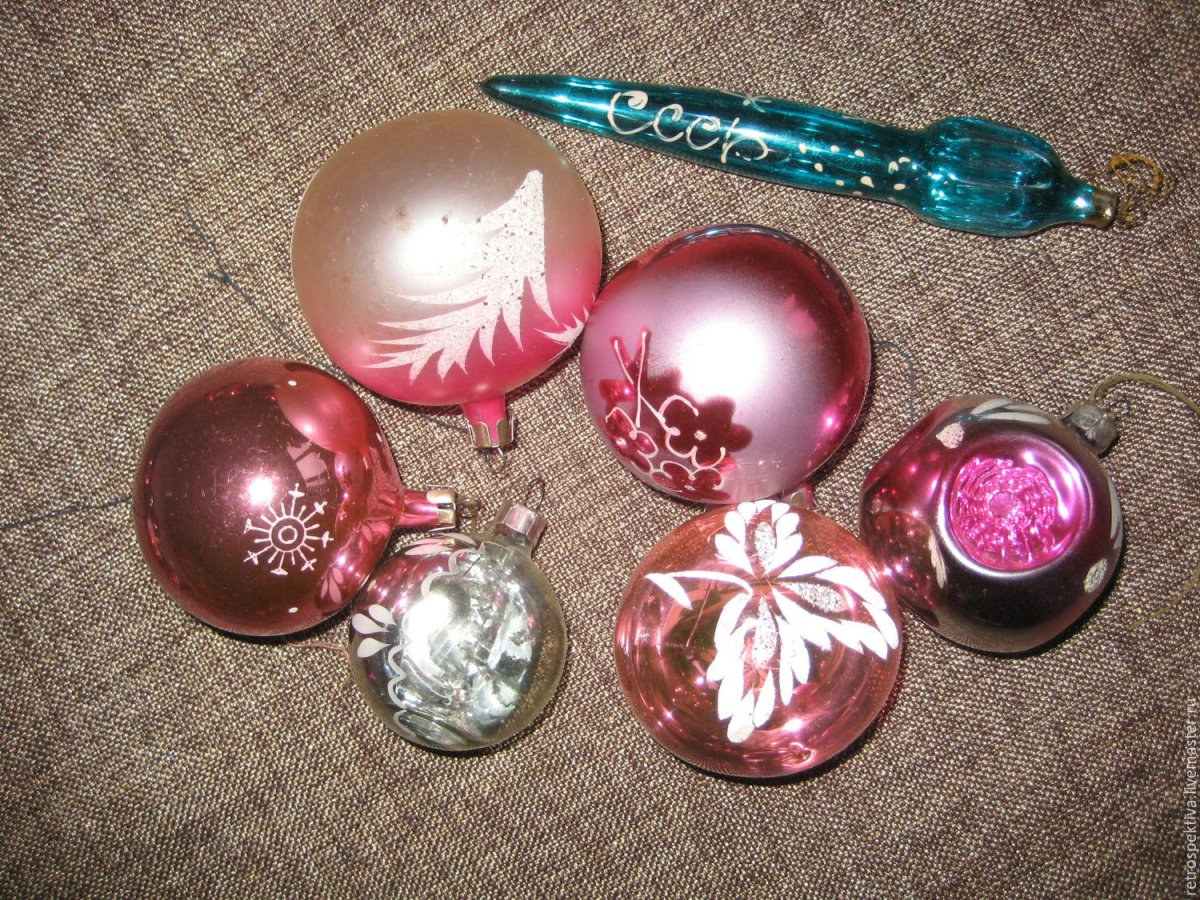 Советская елочная игрушка месяц