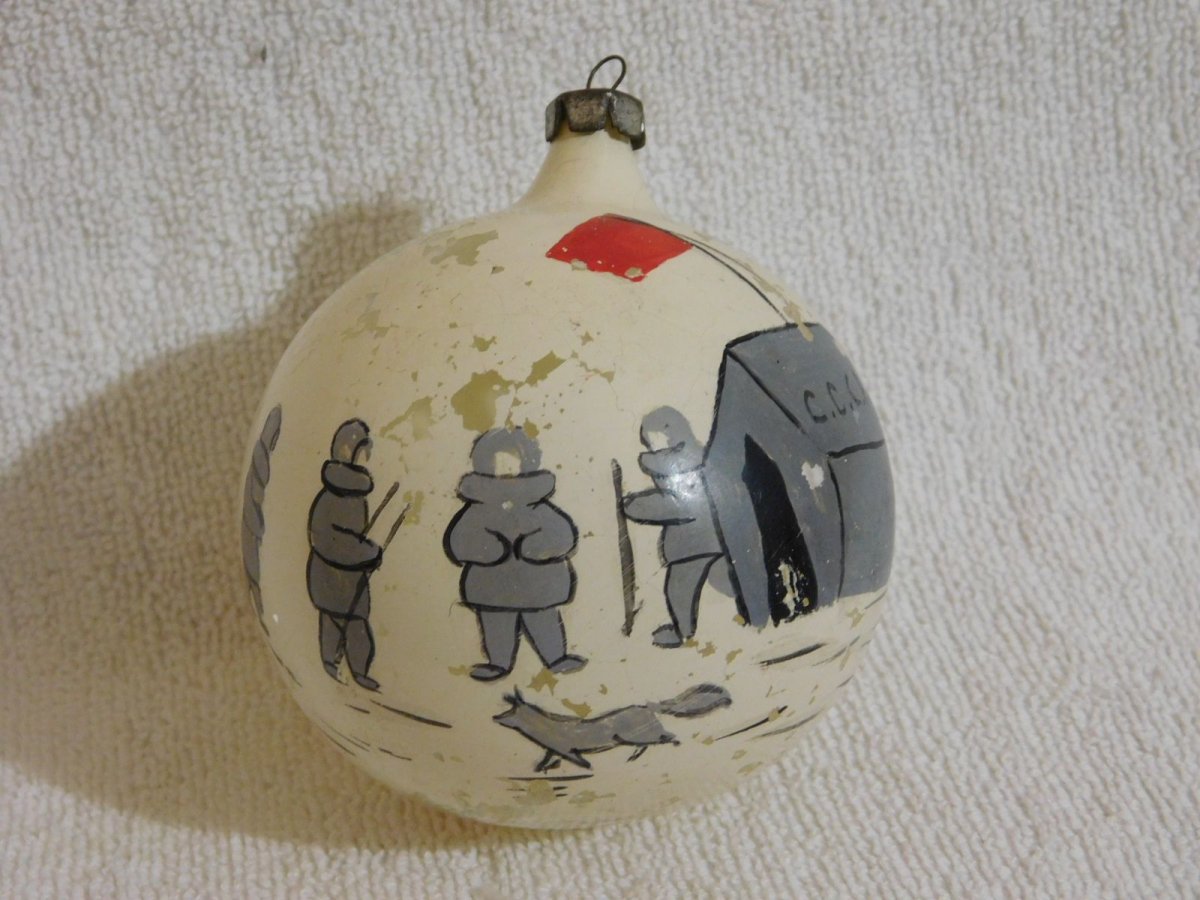 Стеклянные елочные игрушки