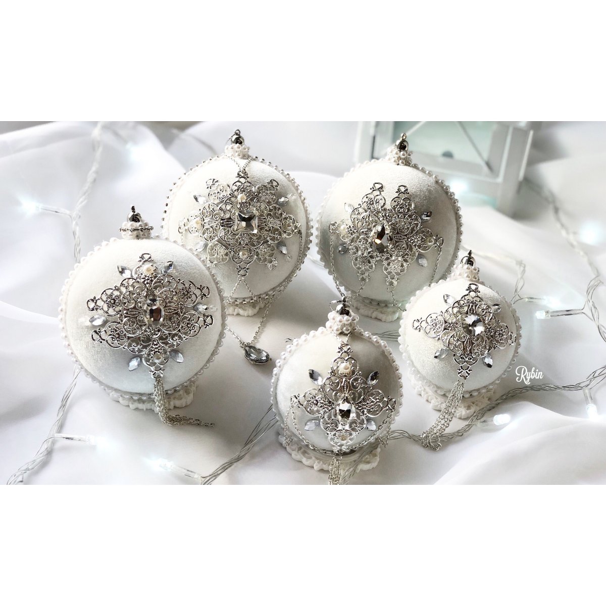 Елочные шары бархат белые