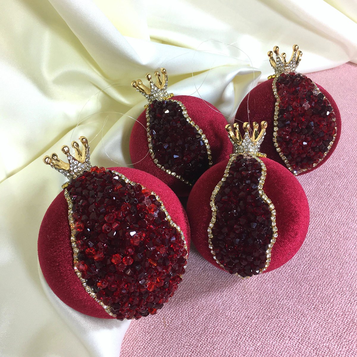 Новогодние шары в бархате