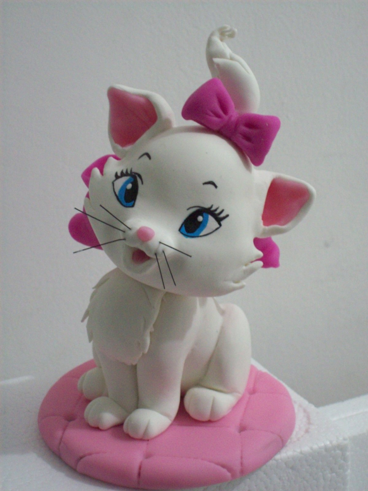 Кошка из мастики на торт