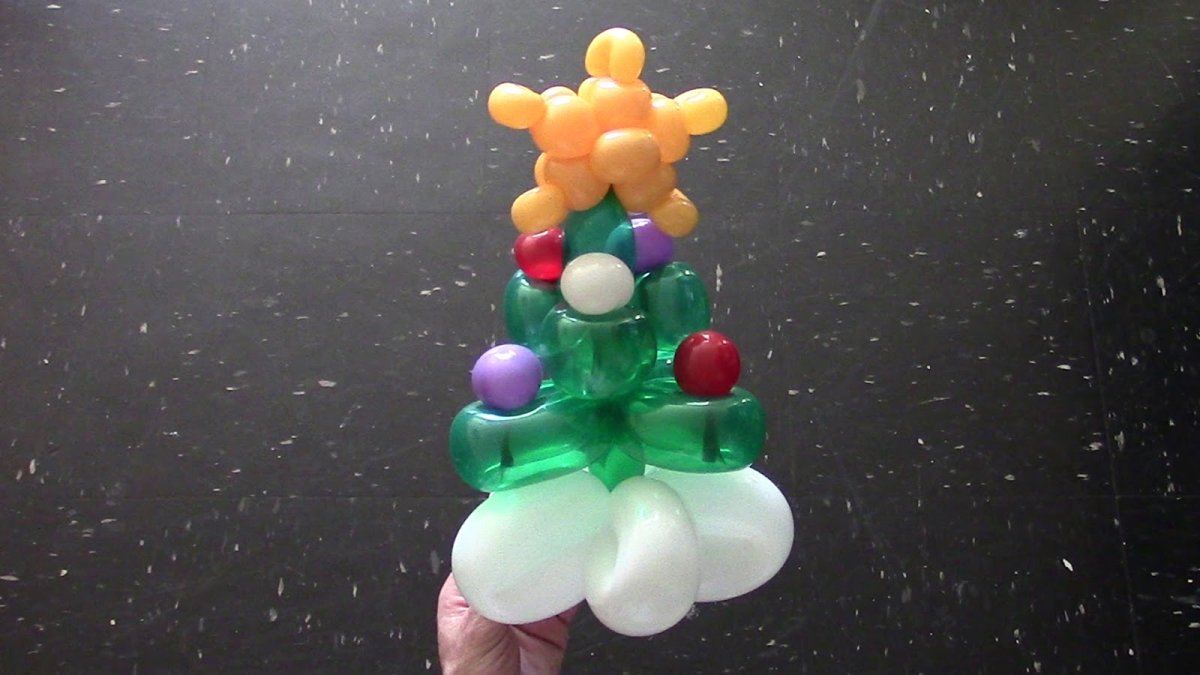 Елка из надувных шаров