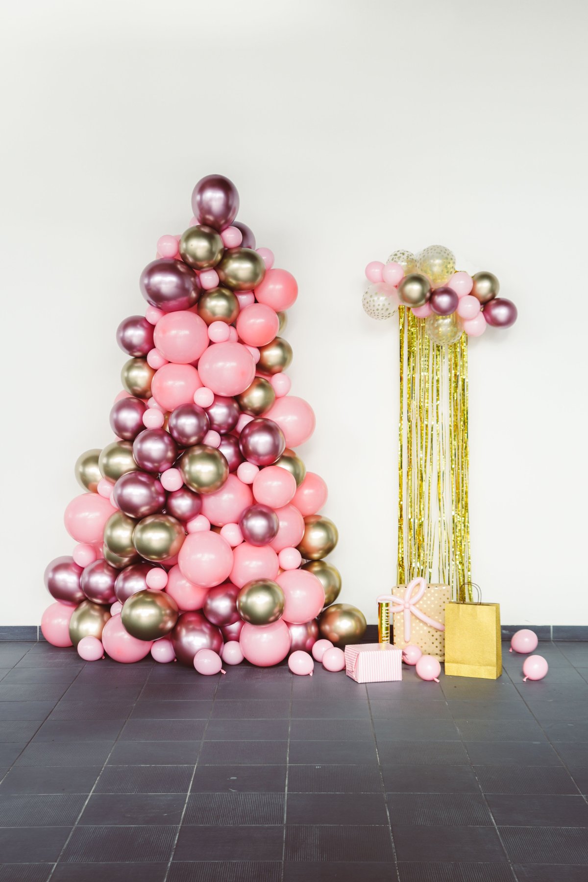 Украшения для дома из ёлочных шаров