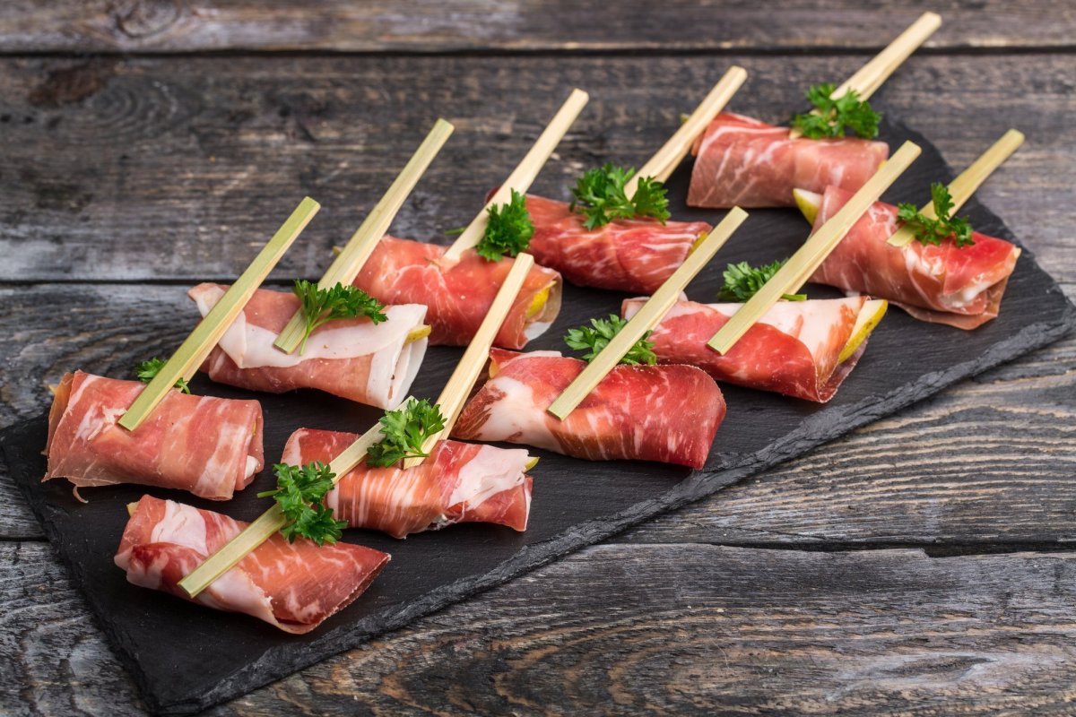 Канапе с пармской ветчиной