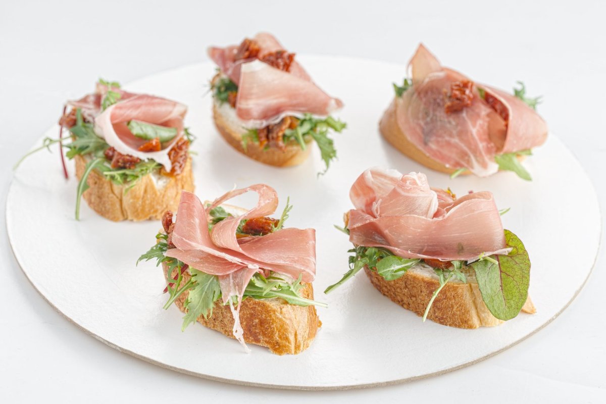 Канапе с салями Милано