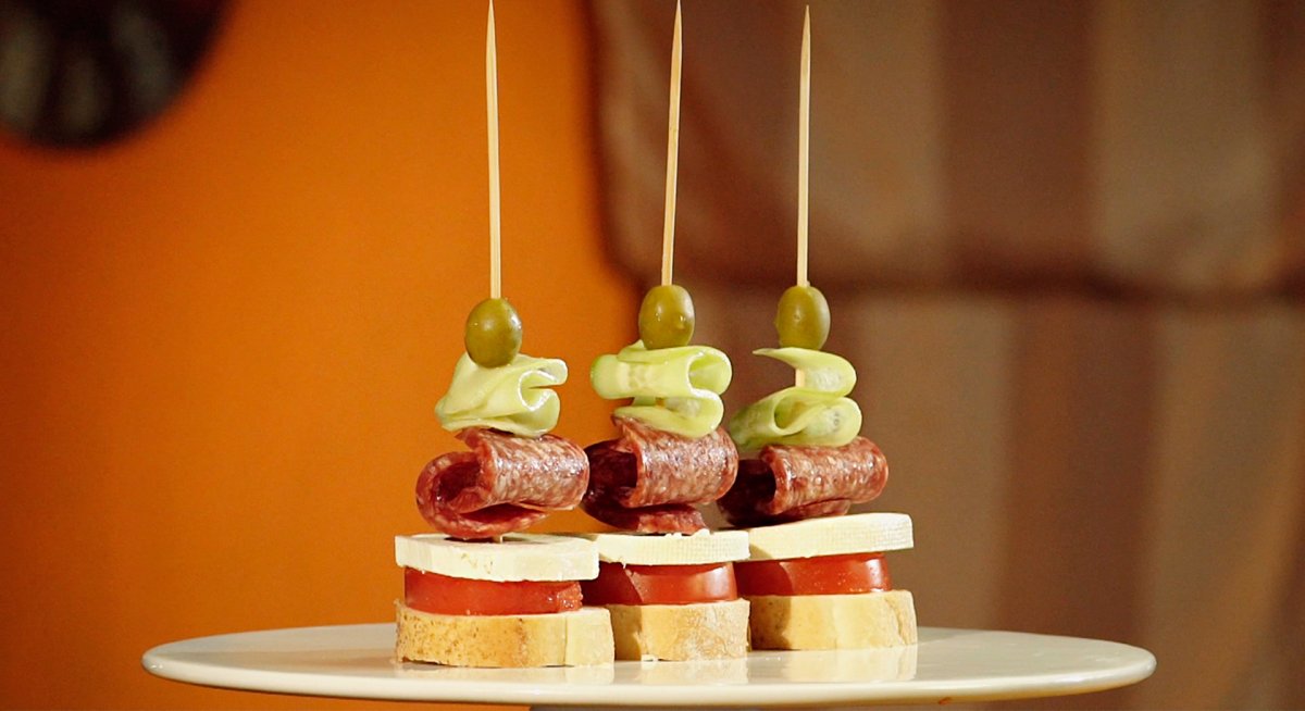 Канапе с пармской ветчиной