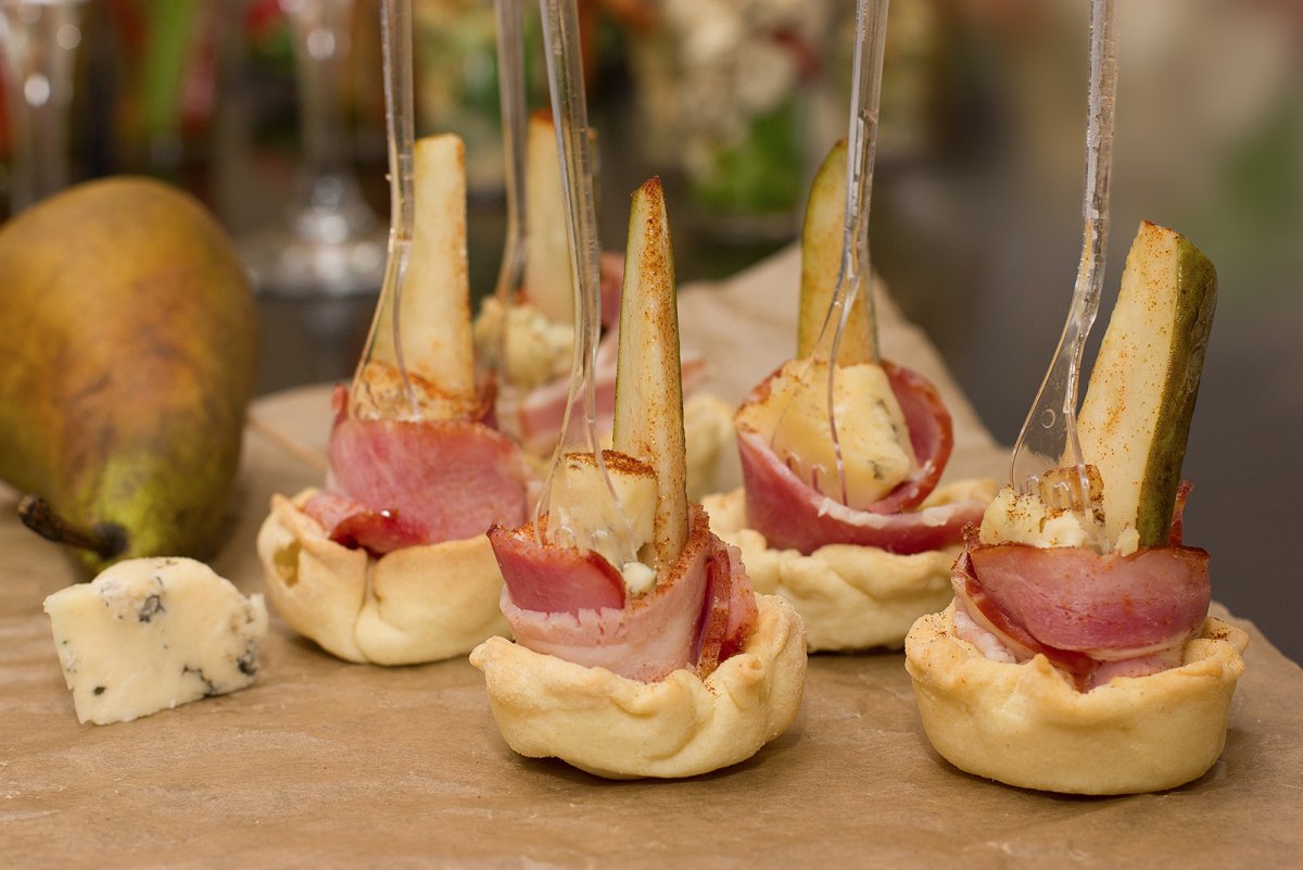 Канапе с осетриной