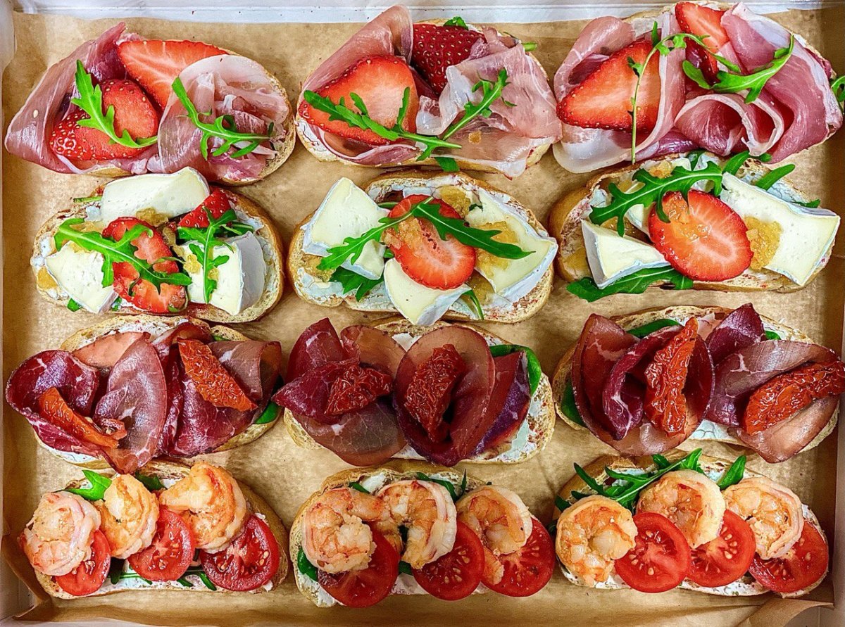 Канапе с беконом и черри