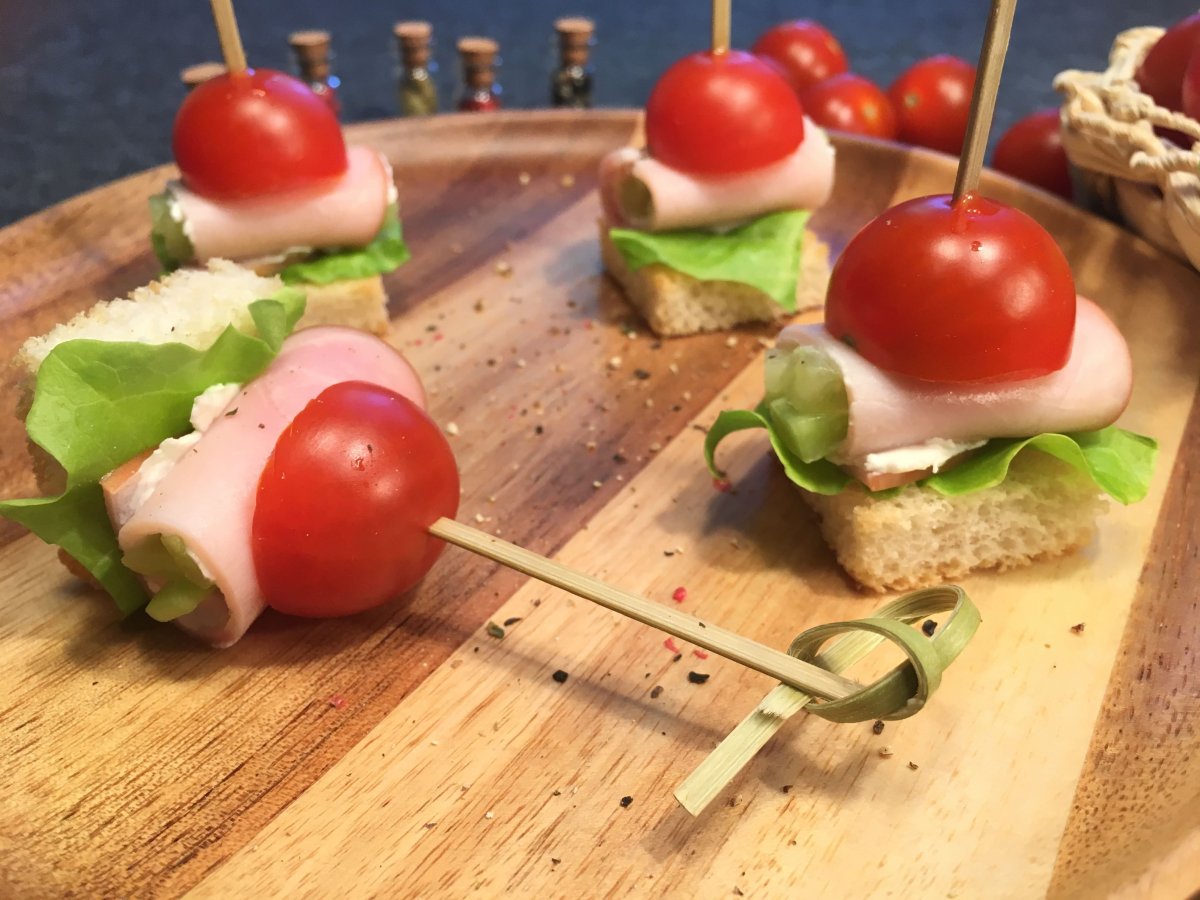 Канапе с говядиной