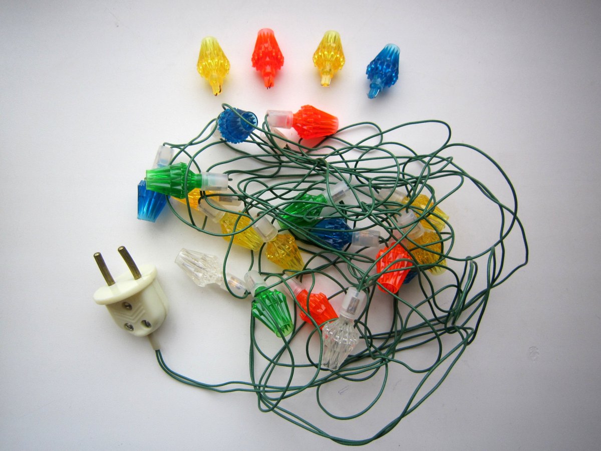 Первая елочная гирлянда