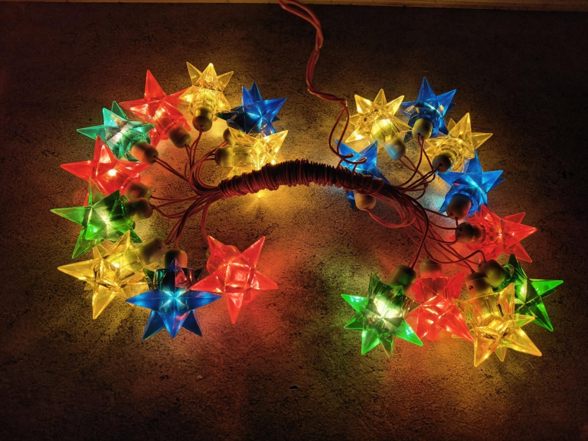 Первая елочная гирлянда