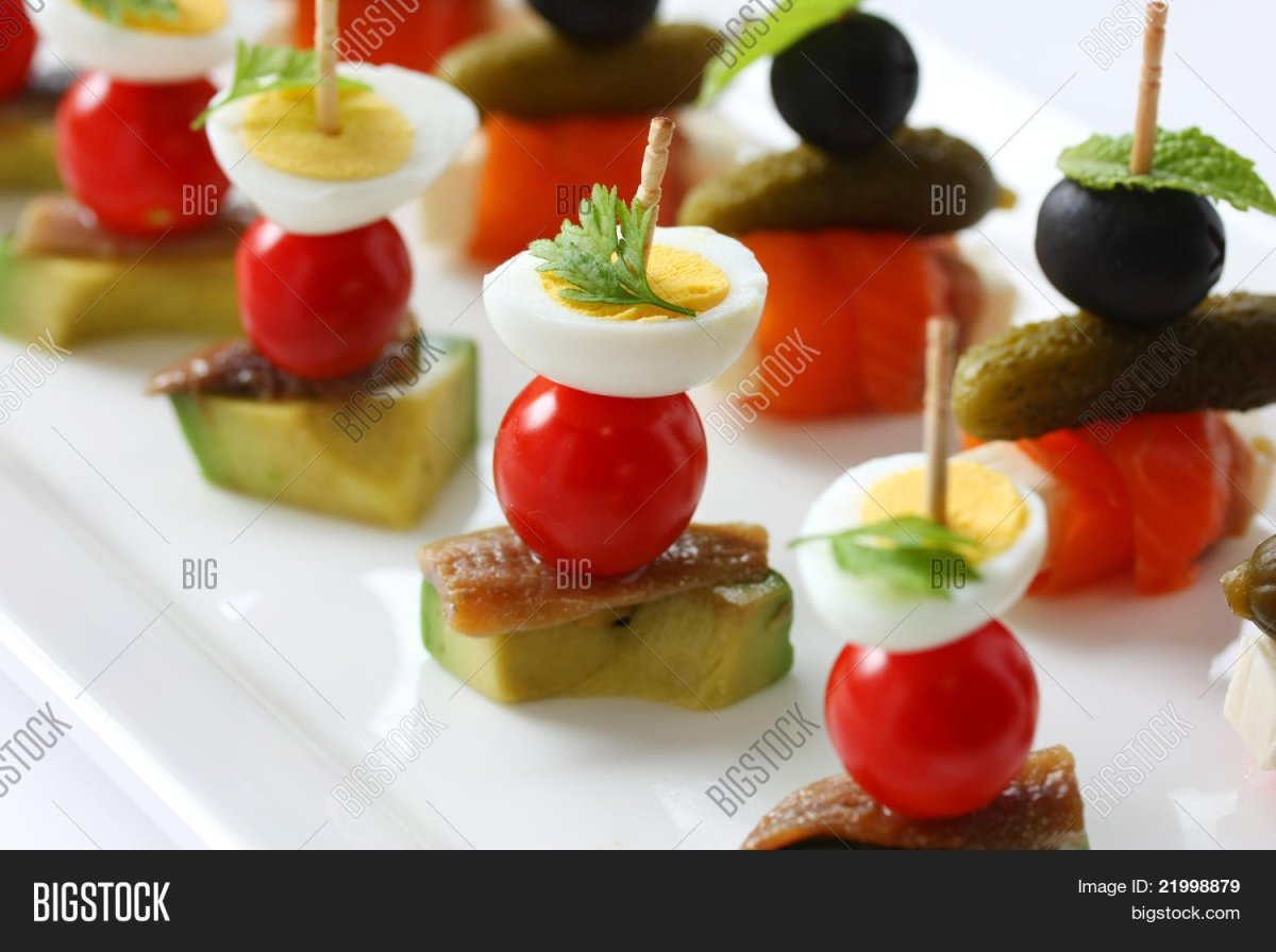 Канапе Фета маслины черри