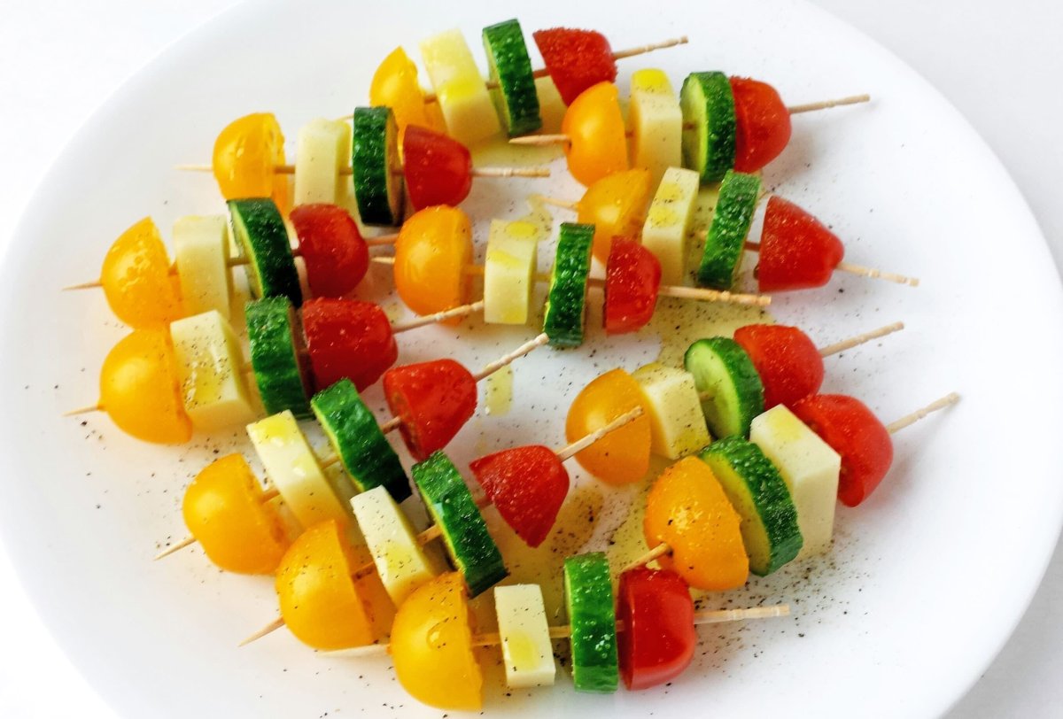 • Канапе «ананасовый кораблик»